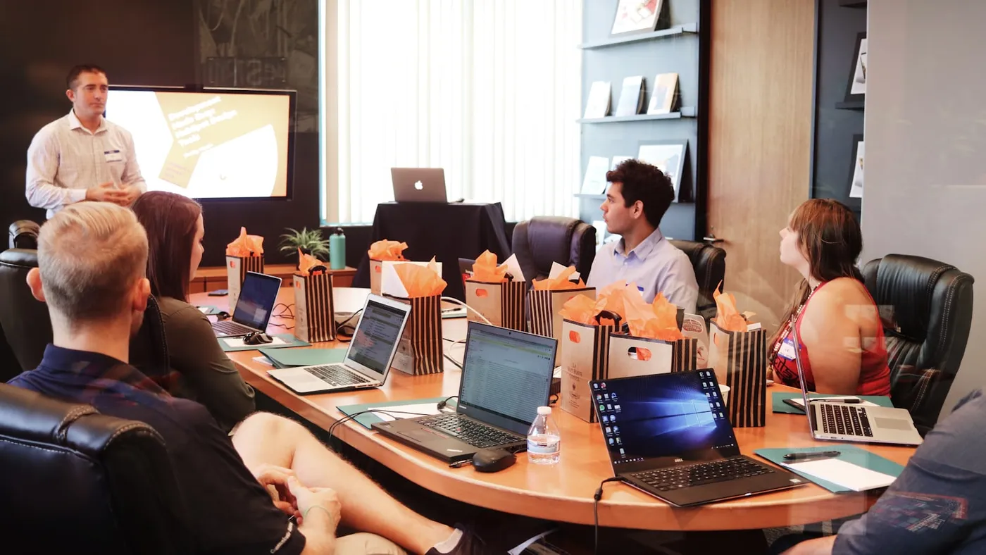 Campaign team workshop about offer positioning and landing page performance